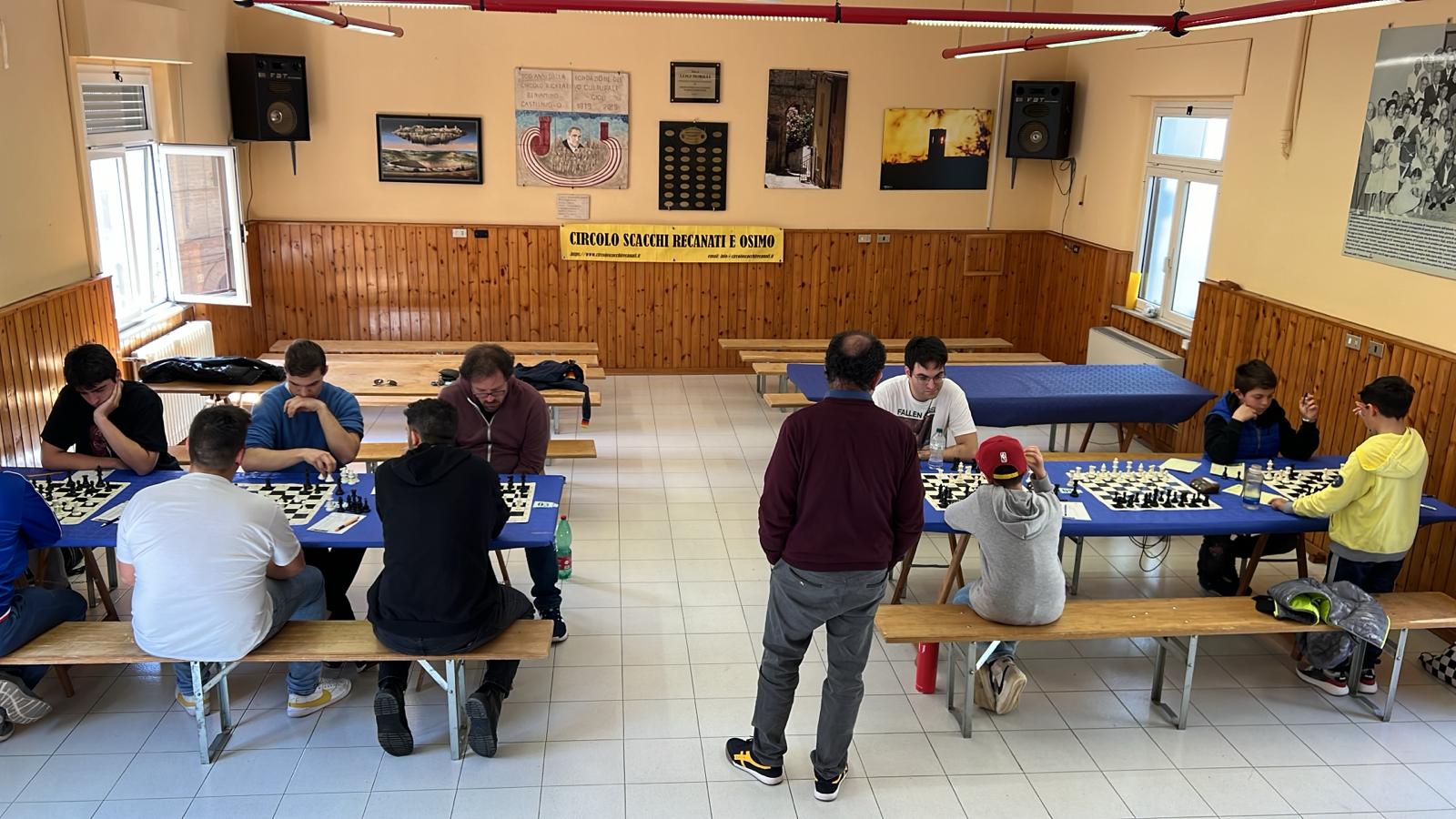 不知疲倦的雷卡纳蒂-奥西莫-奥法尼亚国际象棋俱乐部，五月举行的奥西莫-雷卡纳蒂巡回锦标赛，并邀请六月至九月参加下一个重要的有组织的活动
